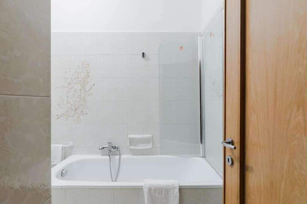 Elegant Apartment Via Veneto By Varental Rome Exterior photo